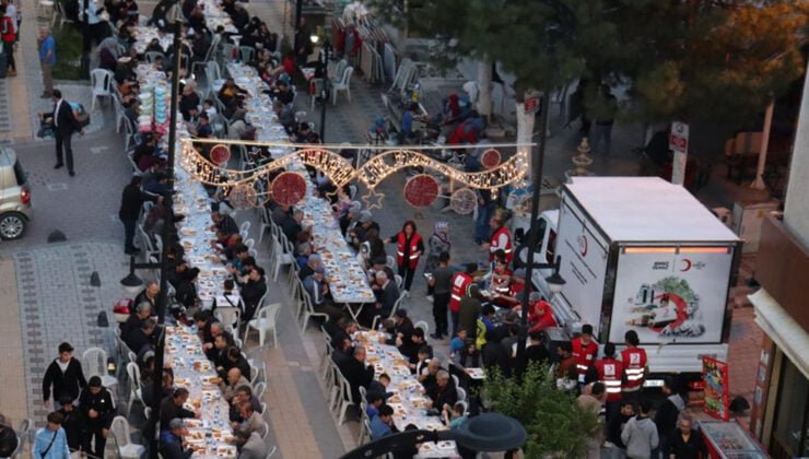 KEMALPAŞA KIZILAY’DAN İFTAR YEMEĞİ