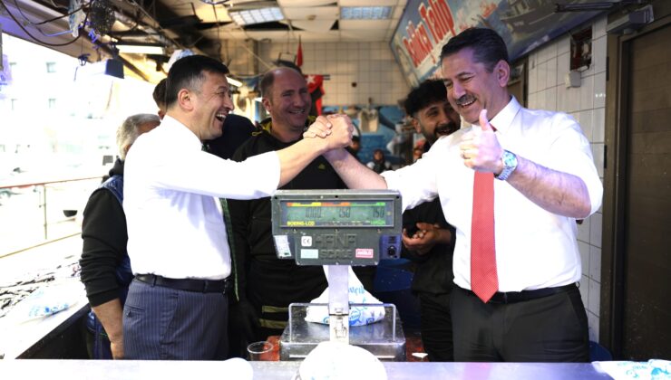 BALIK TEZGAHININ BAŞINA GEÇEN HAMZA DAĞ’DAN RENKLİ GÖRÜNTÜLER