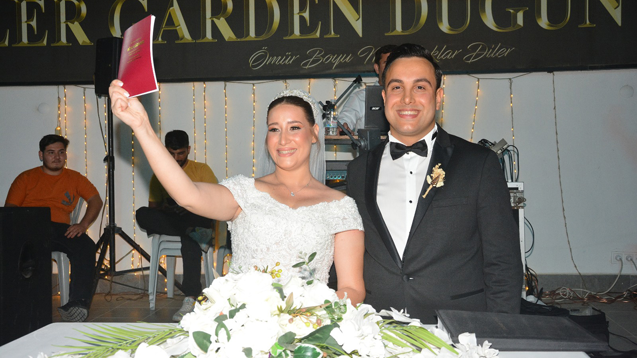 BÜŞRA VE ÖZGÜR ÇİFTİNİN MUTLU GÜNÜ