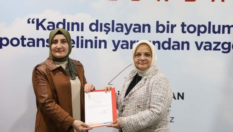 AK Parti Kemalpaşa Kadın Kolları Başkanlığı’nda Görev Değişimi