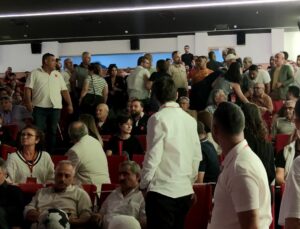 Kemalpaşa CHP Kongresinde Gergin Anlar