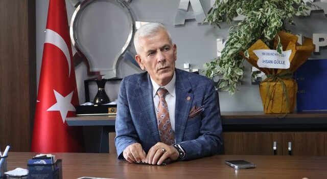 AK Parti Kemalpaşa İlçe Başkanı Dr. Metin Yaşar: “Ay-Yıldızlı Bayrağımız Şehitlerimizin Emanetidir”